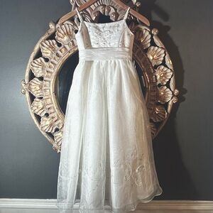 DAVIDS BRIDAL Flower girl or Communion Dress NEW WITHOUT TAGS SZ 6